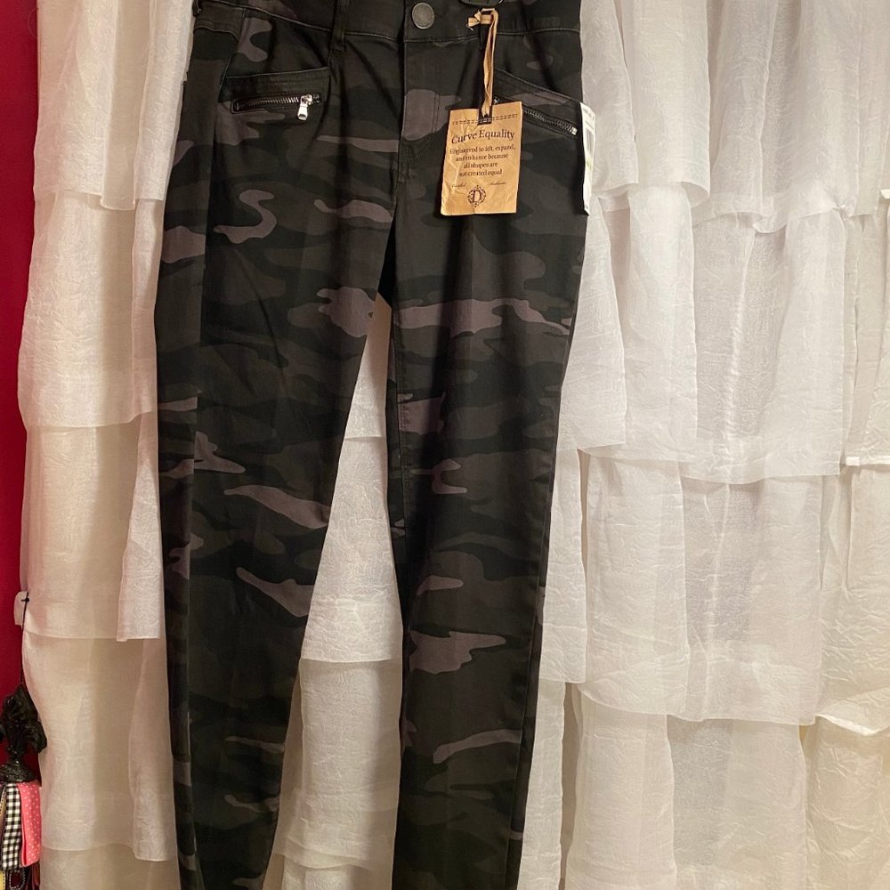 NWT Democracy Ab Technology Camouflage Pant